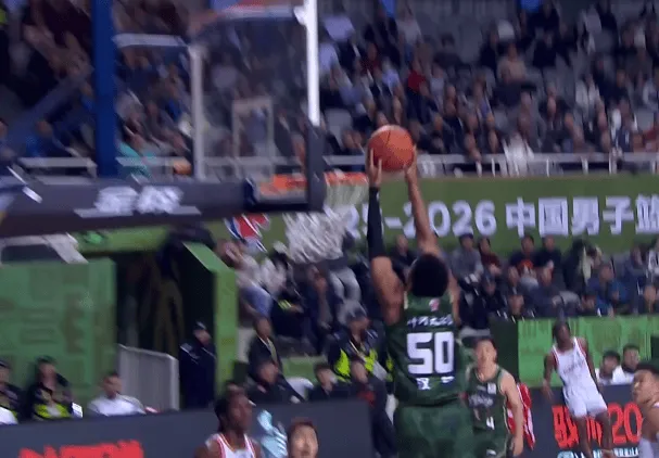 爱体育-杰伦-汉兹飞扣砍下32分12助攻，南京末节领先35分打停深圳