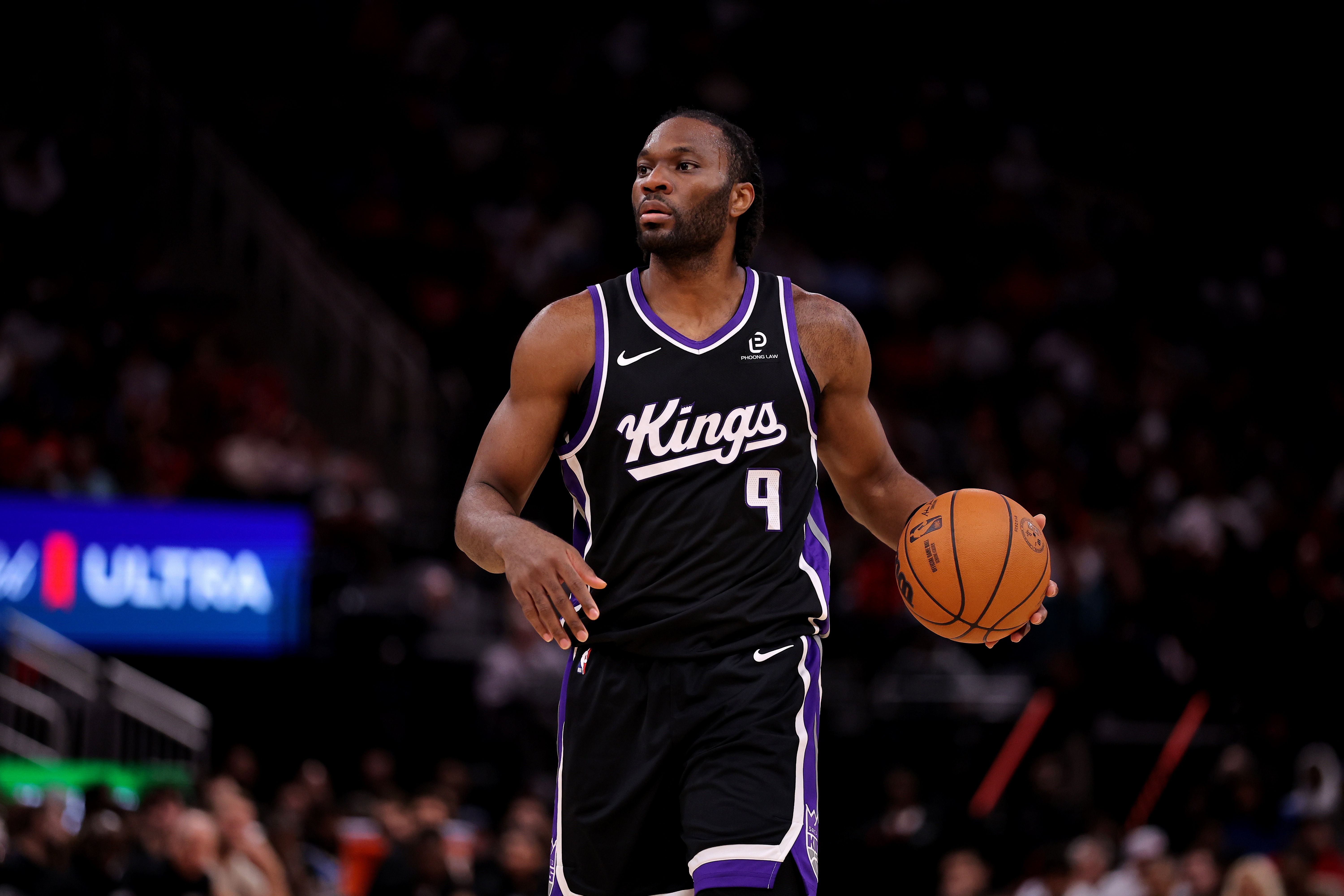 爱体育-活力十足！阿丘瓦8中7高效砍下16分6板2帽 还拼下4前场板