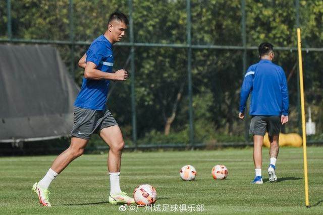 爱体育-广州城集结老将肖智现身训练场 俩外援月底归队