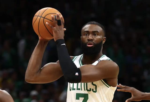 爱体育-联盟高管：布朗渴望长期留队 他在未来会变得更好