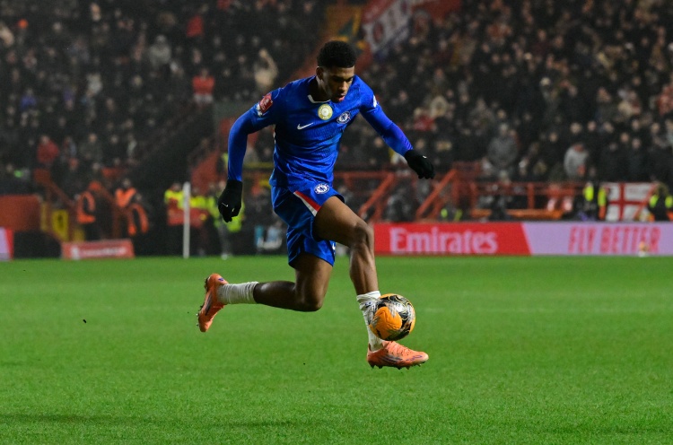 爱体育-天空：水晶宫有意切尔西后卫阿昌庞 俱乐部间尚未进行正式对话